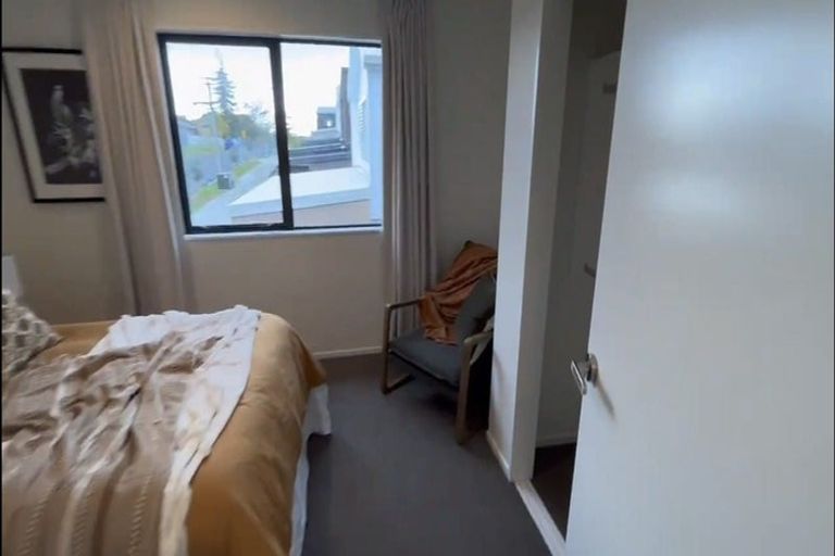 Photo of property in 2/472 West Coast Road, Glen Eden, Auckland, 0602