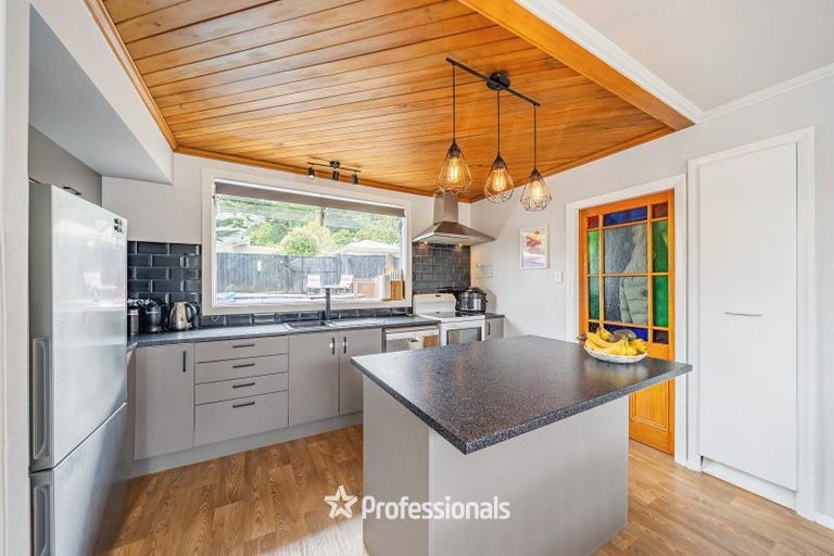 Photo of property in 373 Stokes Valley Road, Stokes Valley, Lower Hutt, 5019