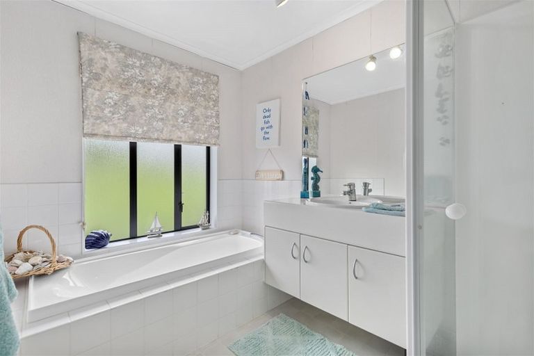 Photo of property in 62 Meadowland Drive, Somerville, Auckland, 2014