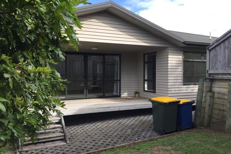 Photo of property in 302b Triangle Road, Massey, Auckland, 0614