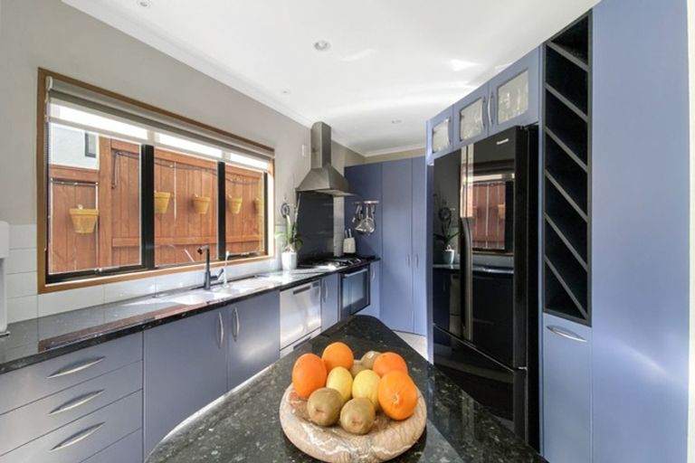 Photo of property in 25 Brooke Ridge Rise, East Tamaki Heights, Auckland, 2016