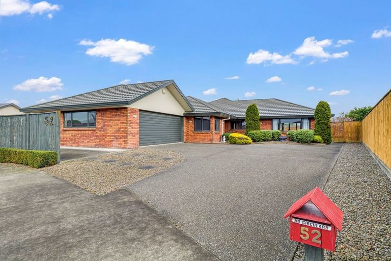 Photo of property in 52 Tennyson Avenue, Kelvin Grove, Palmerston North, 4414