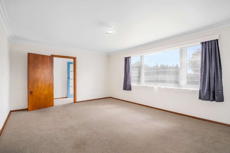 Photo of property in 15 Mako Mako Road, Levin, 5510