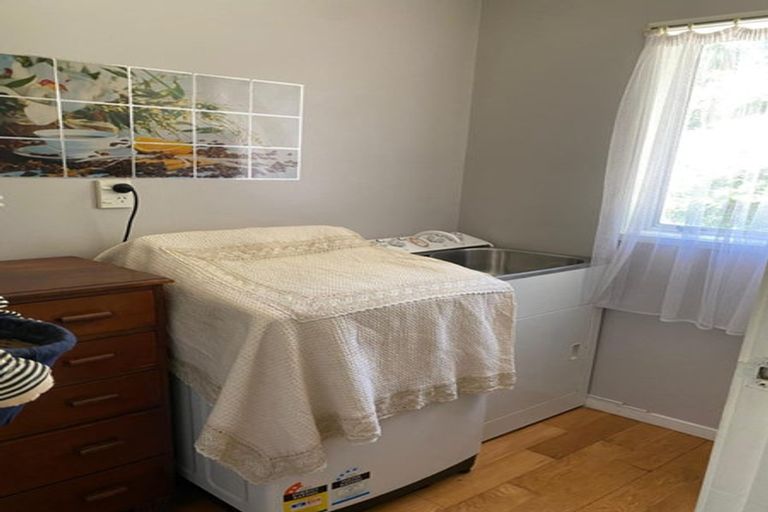 Photo of property in 1/32 Waverley Avenue, Glenfield, Auckland, 0629