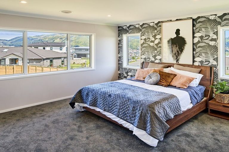 Photo of property in 113 Queen Charlotte Drive, Aotea, Porirua, 5024
