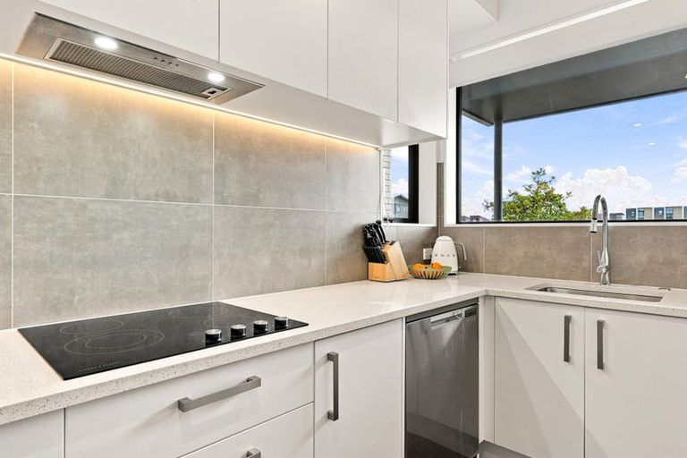 Photo of property in 37 Peihana Road, Hobsonville, Auckland, 0616