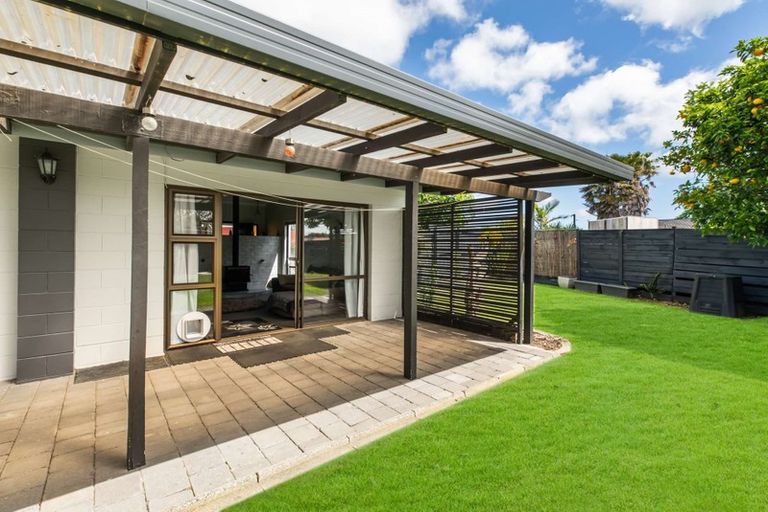 Photo of property in 120 Racecourse Road, Waiuku, 2123