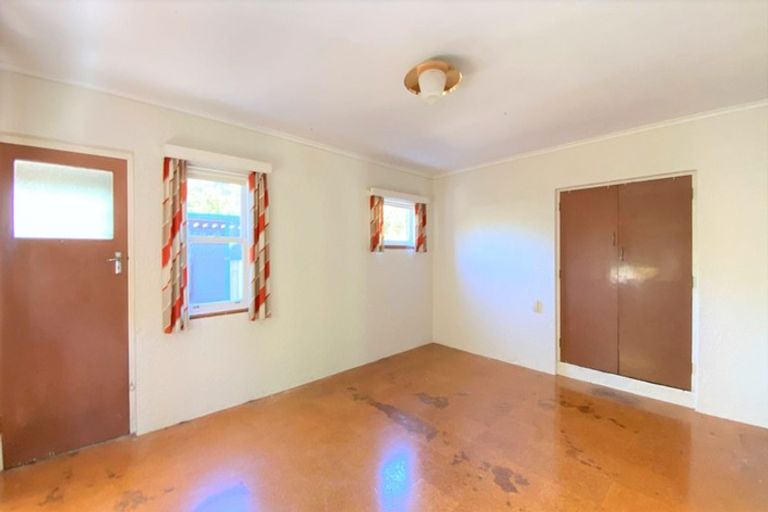 Photo of property in 57 Exmouth Road, Northcote, Auckland, 0627