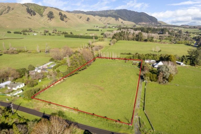Photo of property in 156 Gear Road, Te Horo, Otaki, 5582