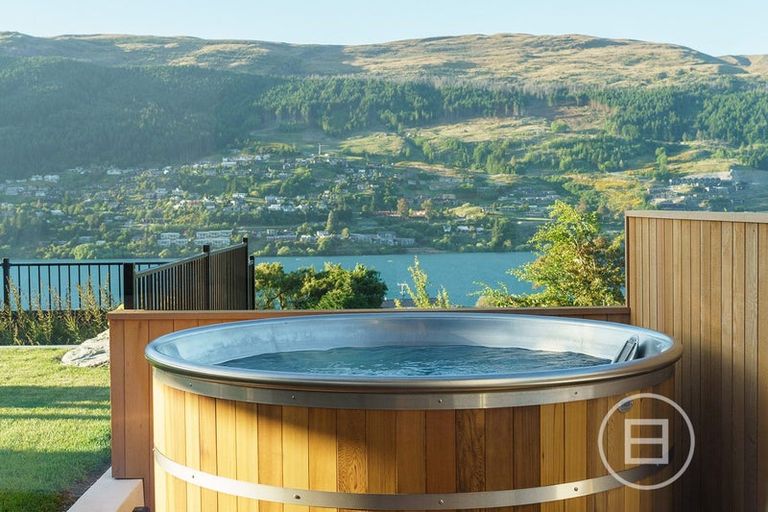 Photo of property in 5 Red Deer Rise, Kelvin Heights, Queenstown, 9300