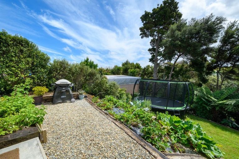 Photo of property in 11 Gavinike Place, Waimauku, 0812