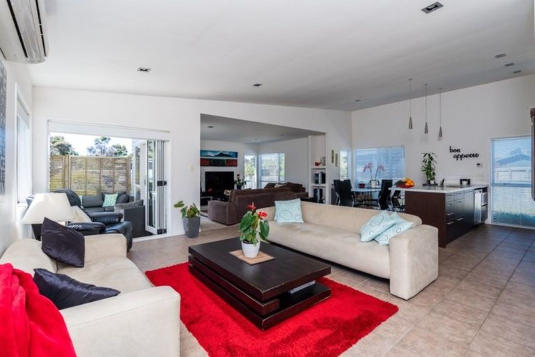 Photo of property in 14 Seabreeze Road, Mangawhai Heads, Mangawhai, 0505