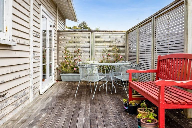 Photo of property in 15b Atiawa Street, Glen Avon, New Plymouth, 4312
