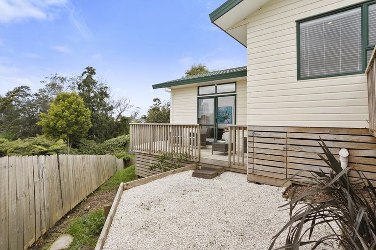 Photo of property in 2 Longview Rise, Massey, Auckland, 0614