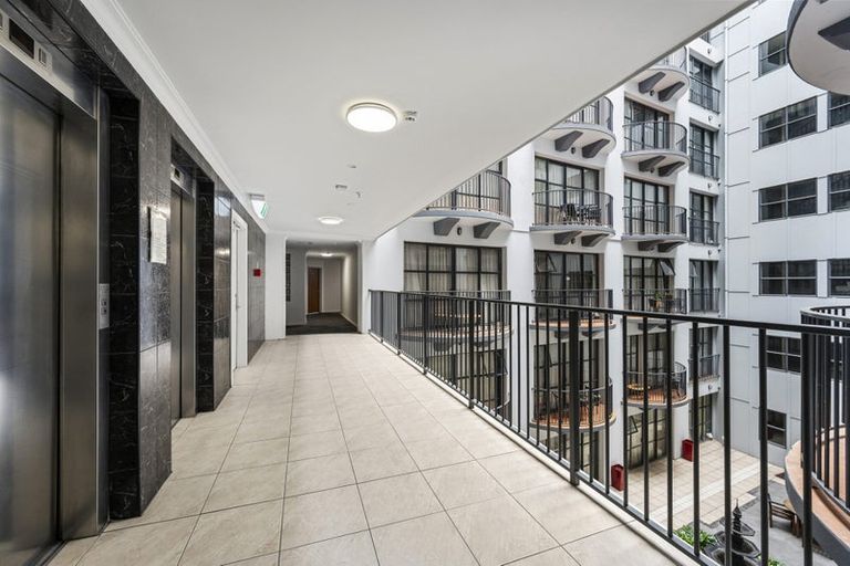 Photo of property in Atrium Apartments, 3n/154 The Terrace, Wellington Central, Wellington, 6011