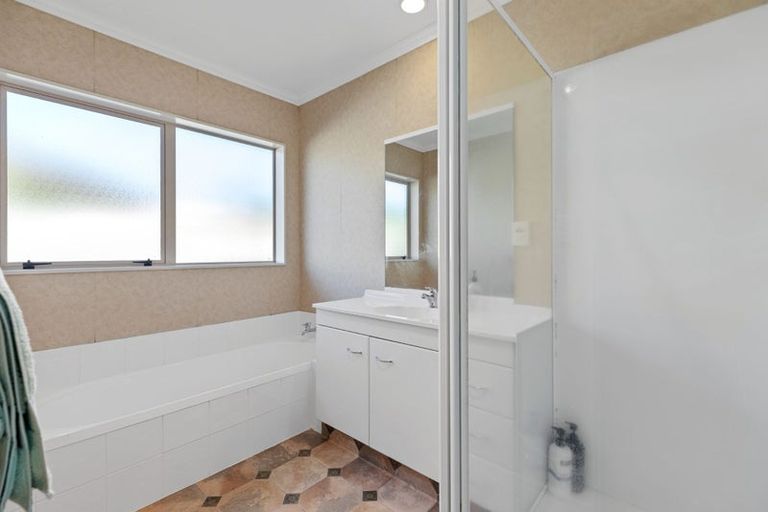 Photo of property in 24 Kahira Crescent, Papamoa Beach, Papamoa, 3118