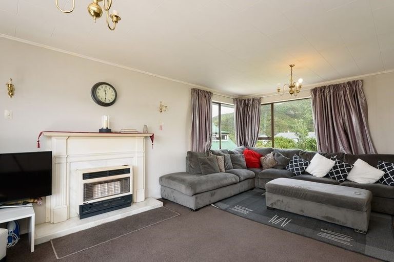 Photo of property in 76 Thurleigh Grove, Karori, Wellington, 6012