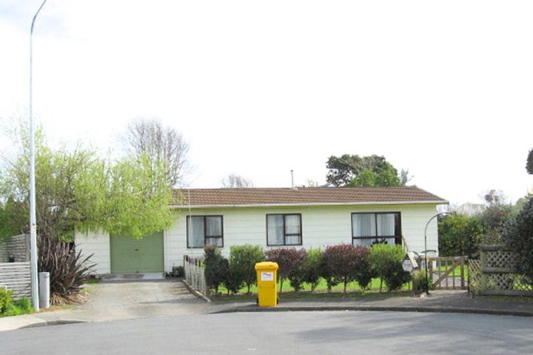 Photo of property in 9 Atarau Grove, Paraparaumu, 5032