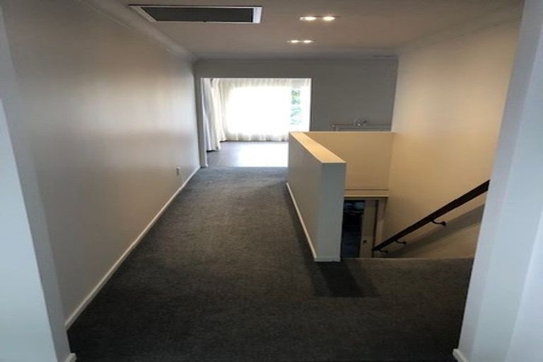 Photo of property in 7 Puawai Place, Northcote, Auckland, 0627