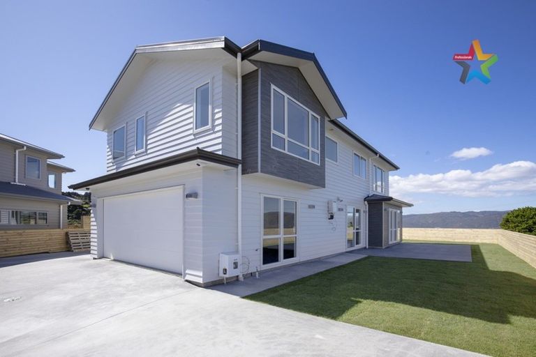 Photo of property in 2 Poto Road, Normandale, Lower Hutt, 5010