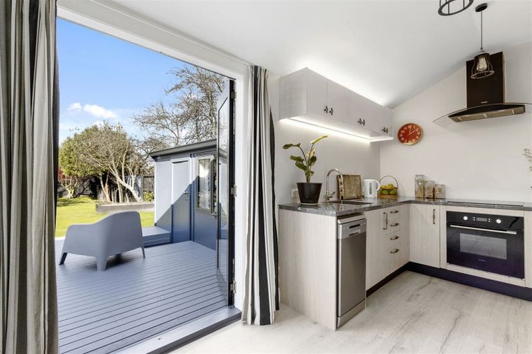 Photo of property in 172 Olliviers Road, Phillipstown, Christchurch, 8011