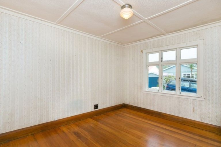 Photo of property in 19 Chatham Street, Berhampore, Wellington, 6023