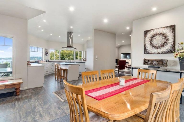 Photo of property in 77 Harbour View Road, Omokoroa, 3114