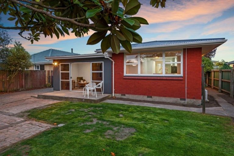 Photo of property in 16 Clipper Place, Redwood, Christchurch, 8051