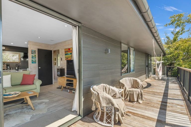 Photo of property in 15 Ranui Street, Waikawa, Picton, 7220