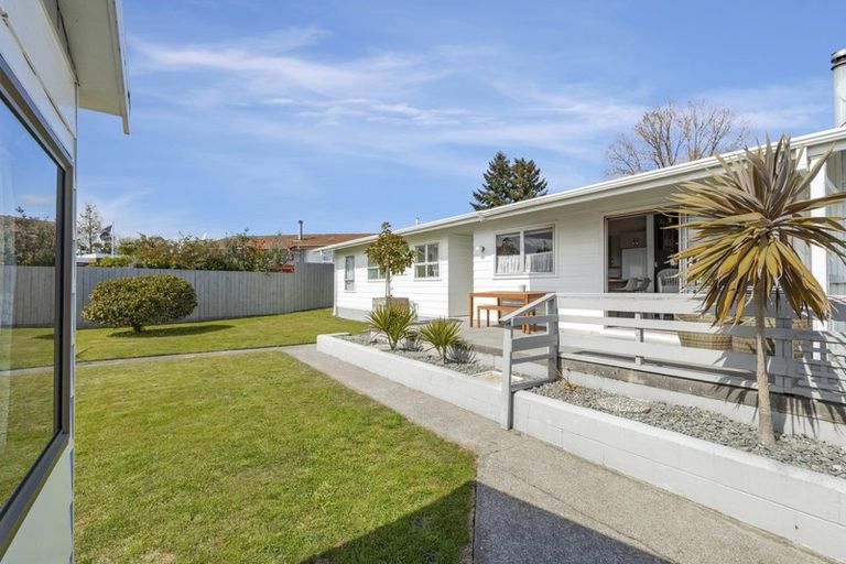 Photo of property in 77 Richmond Avenue, Richmond Heights, Taupo, 3330
