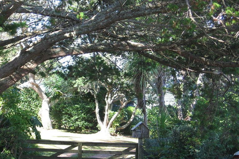 Photo of property in 103 Churchill Road, Murrays Bay, Auckland, 0630
