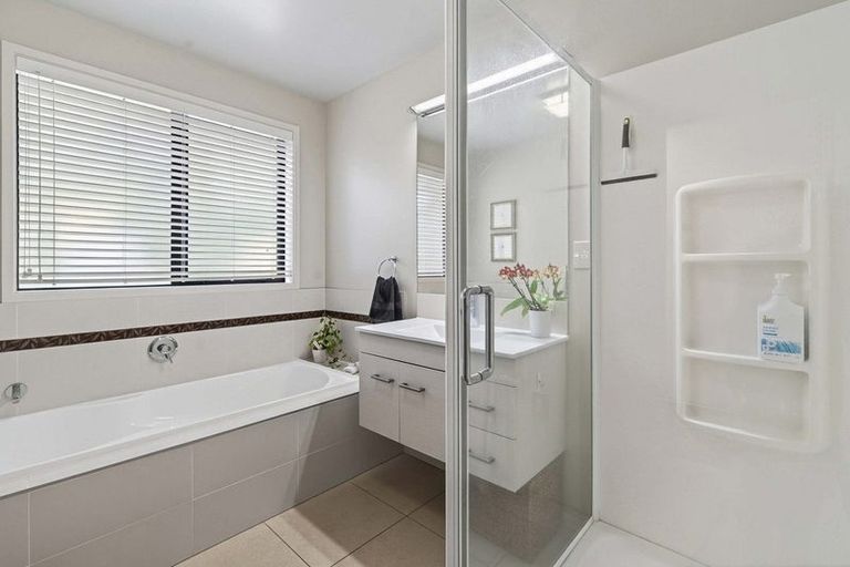 Photo of property in 22 Orakei Place, Welcome Bay, Tauranga, 3112