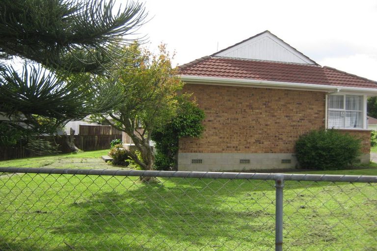 Photo of property in 14 Lindis Place, Mangere Bridge, Auckland, 2022