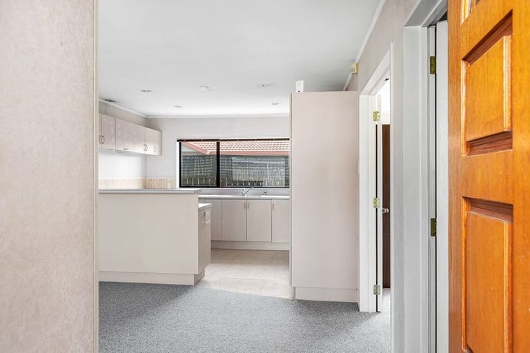 Photo of property in 19 Sturges Road, Henderson, Auckland, 0612