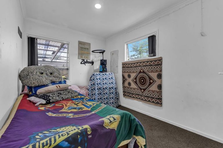 Photo of property in 31 Redwood Drive, Massey, Auckland, 0614