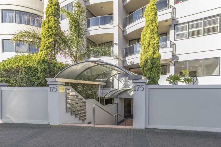 Photo of property in 1i/175 Hurstmere Road, Takapuna, Auckland, 0622