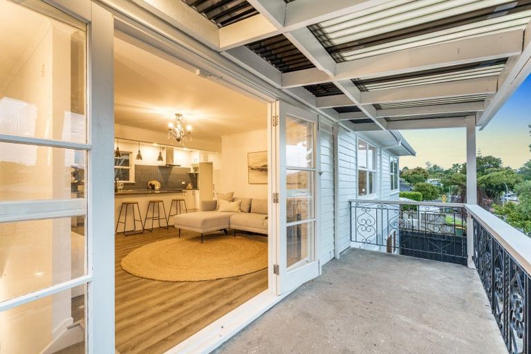 Photo of property in 42 Lauderdale Road, Birkdale, Auckland, 0626
