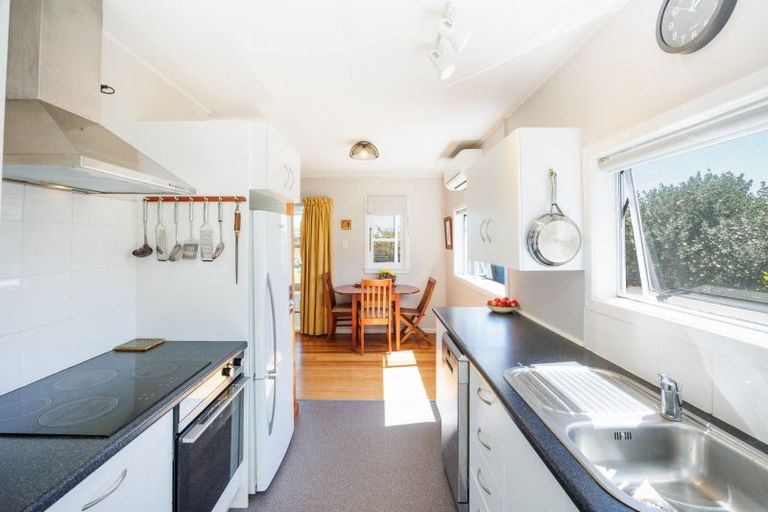 Photo of property in 15 Ferry Street, Foxton Beach, Foxton, 4815