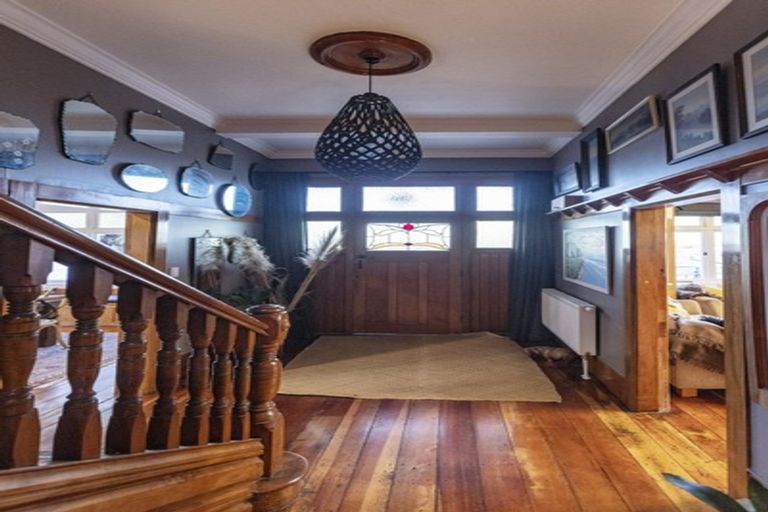 Photo of property in 16 Brewster Street, Bluff Hill, Napier, 4110