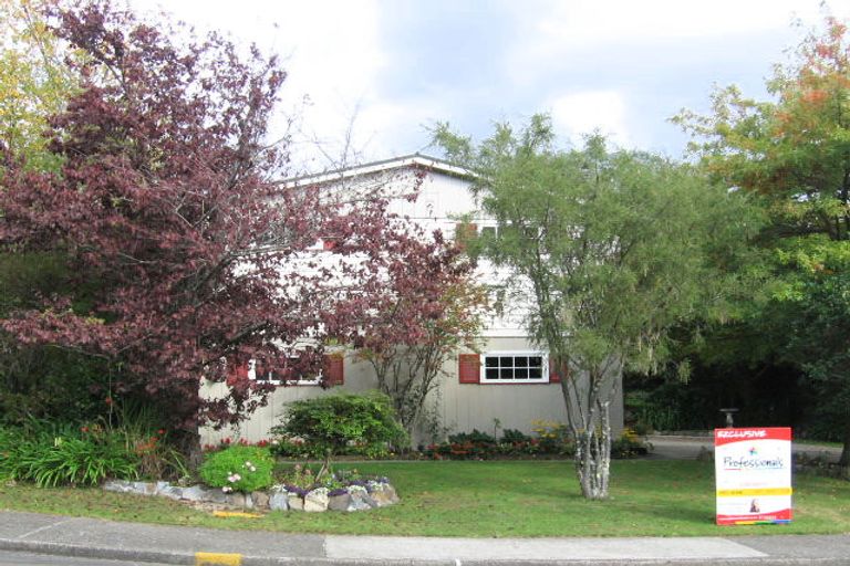 Photo of property in 32 Fendalton Crescent, Pinehaven, Upper Hutt, 5019