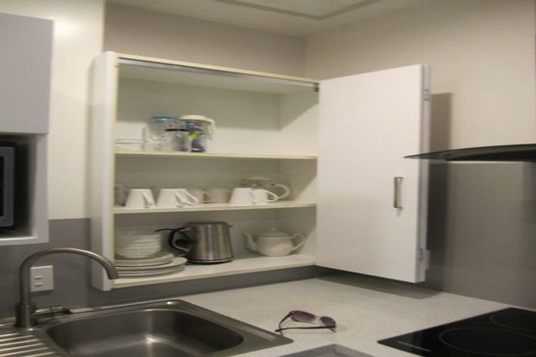 Photo of property in Terrace Tower Apartments, 1e/126 The Terrace, Wellington Central, Wellington, 6011