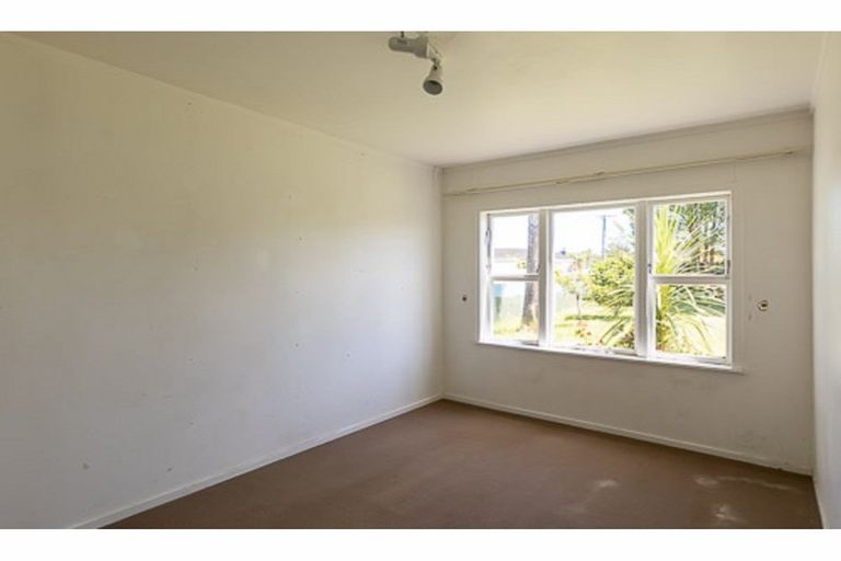 Photo of property in 26 Woodglen Road, Glen Eden, Auckland, 0602
