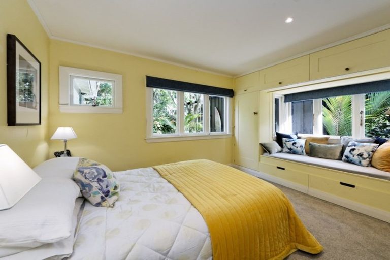 Photo of property in 7 Opou Road, Titirangi, Auckland, 0604