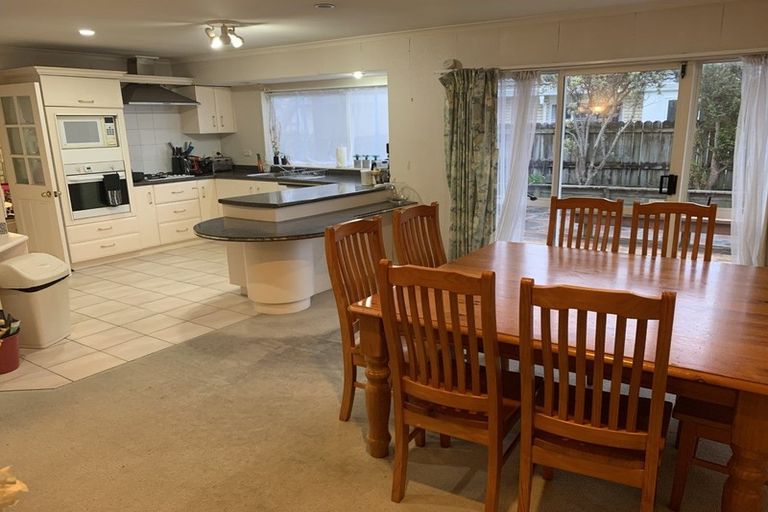 Photo of property in 1 Arrathorne Place, Northpark, Auckland, 2013