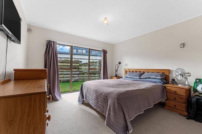 Photo of property in 7a Kirrama Place, Conifer Grove, Takanini, 2112