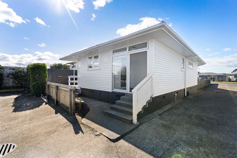 Photo of property in 24 Hill Crescent, Papakura, 2110