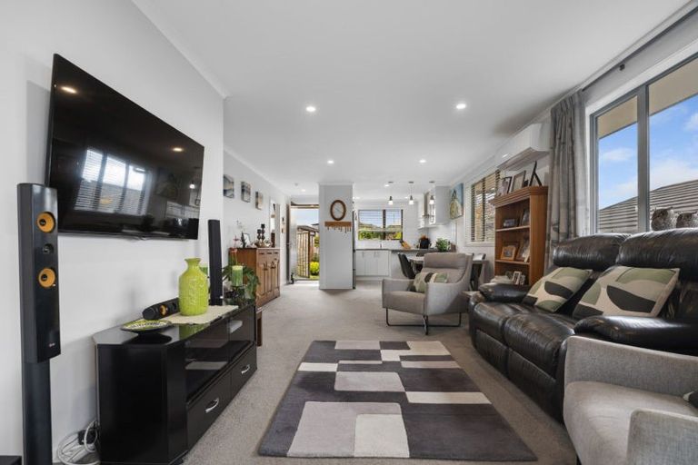 Photo of property in Waterview Estate, 26/4 Greystone Place, Omokoroa, 3114