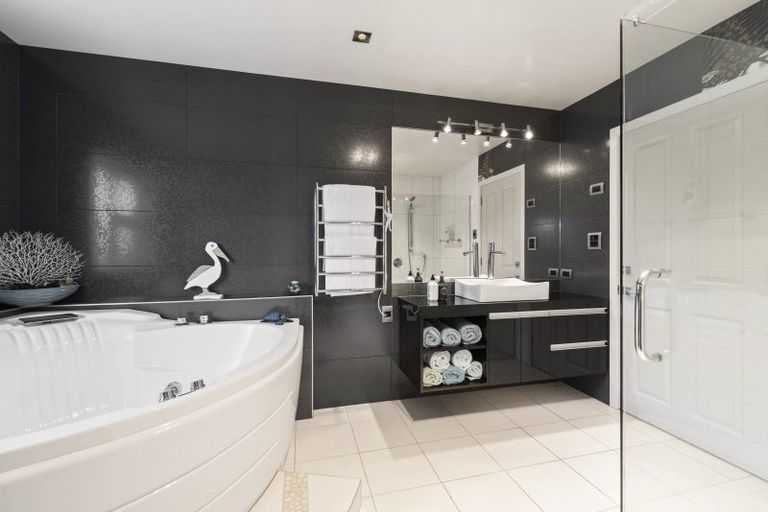 Photo of property in 36 Kawiu Road, Levin, 5510