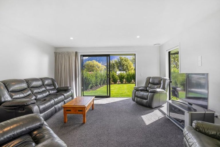 Photo of property in 11 Walter Place, Glenorchy, 9372