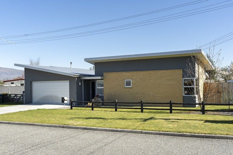 Photo of property in 35 Eureka Street, Alexandra, 9320